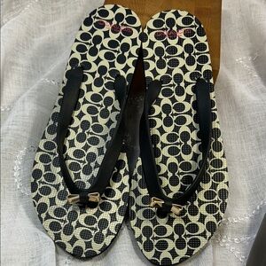 NWT Coach Amel flip flops